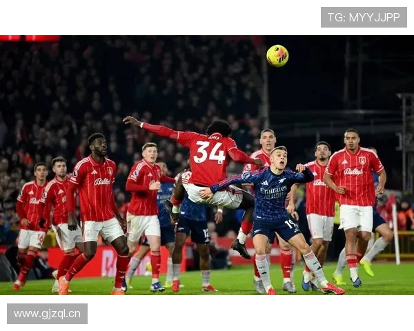 曼联近期表现回暖,但体系僵局问题持续加剧,对争冠形势产生制约 曼联近期表现回暖,但体系僵局问题持续加剧,对争冠形势产生制约