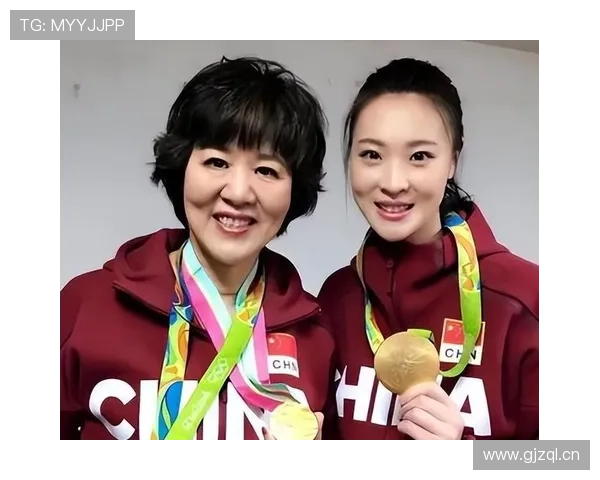 惠若琪那日常健身照，感觉隔着屏幕都能闻到她的汗味儿，普通人真拼不过她！