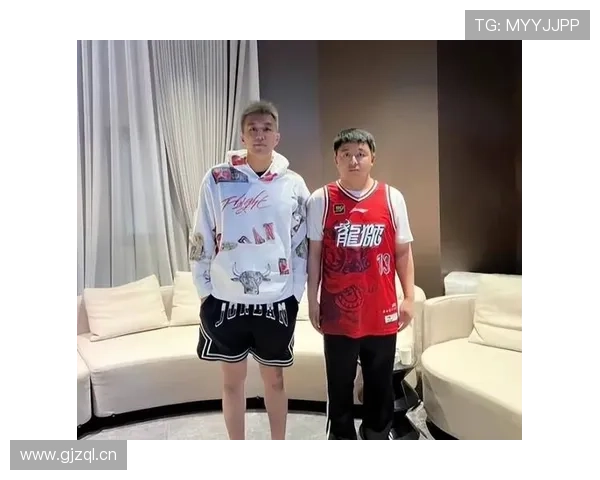 郭艾伦训练间隙竟然开直播买豪车，这日子太扎眼了吧？