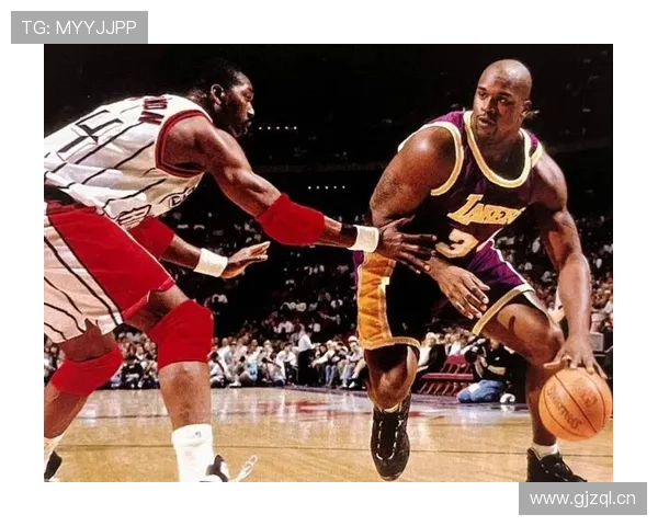 奥拉朱旺背身单打对比贾巴尔展现顶级内线得分威胁