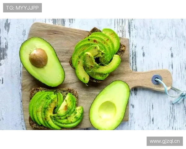 阿尔瓦雷斯训练完直接去超市抢购100个牛油果，这自律我真学不来